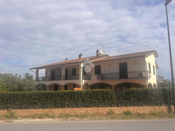 casa indipendente in vendita a Torgiano