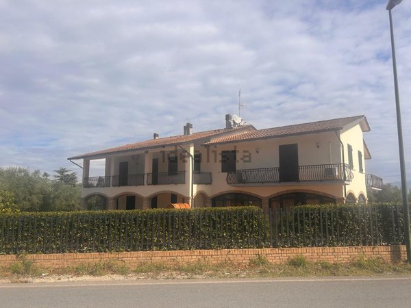 casa indipendente in vendita a Torgiano