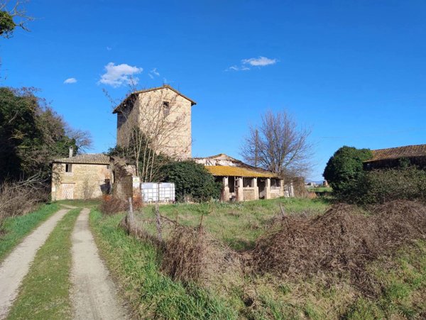 casale in vendita a Torgiano in zona Brufa