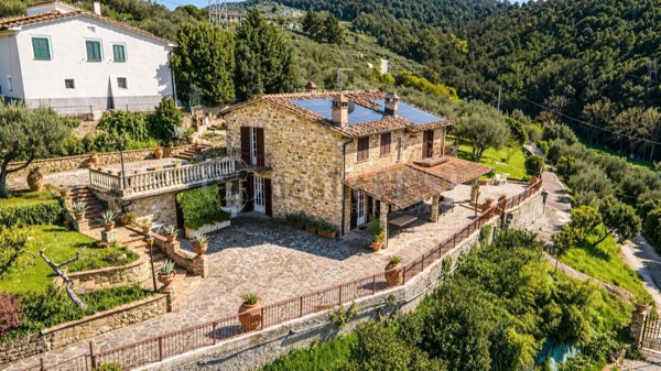 casa indipendente in vendita a Torgiano