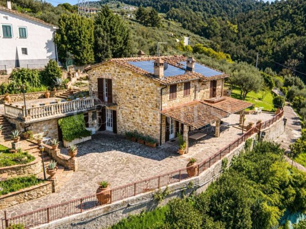 casa indipendente in vendita a Torgiano