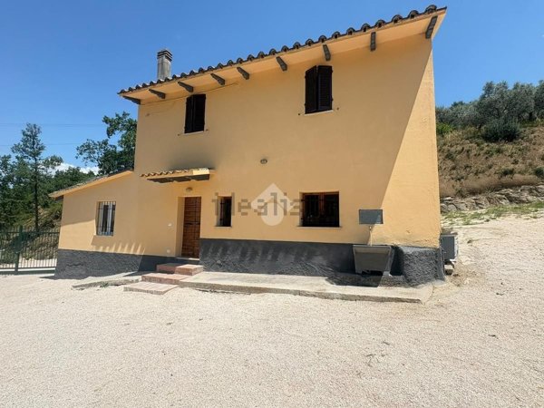 casa indipendente in vendita a Torgiano in zona Signoria