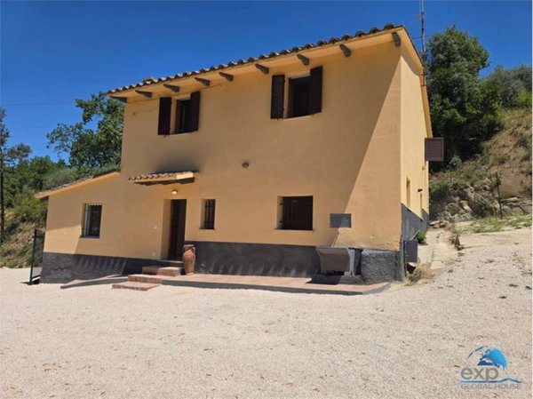 casa indipendente in vendita a Torgiano