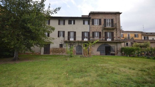 esavano in vendita a Torgiano