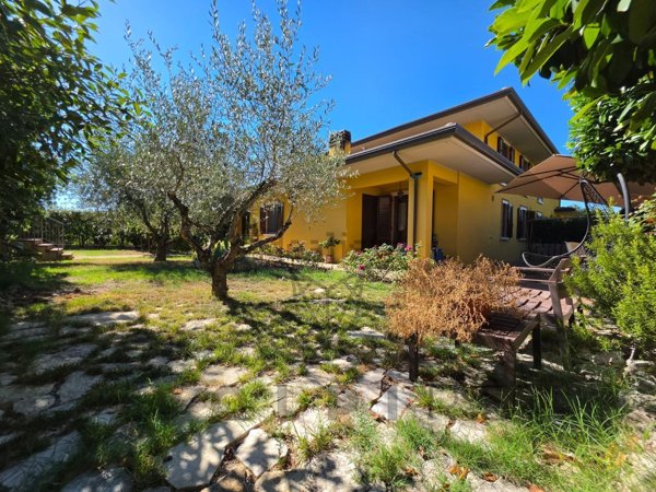 casa indipendente in vendita a Torgiano in zona Brufa