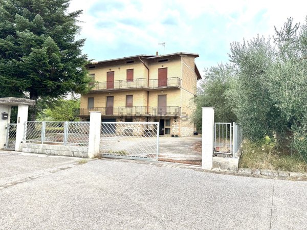 casa indipendente in vendita a Torgiano in zona Brufa