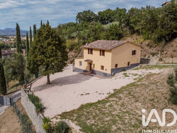 casa indipendente in vendita a Torgiano