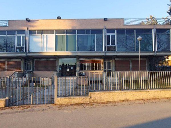 negozio in vendita a Trevi