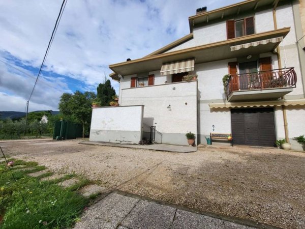casa indipendente in vendita a Trevi in zona Matigge/Li Celli
