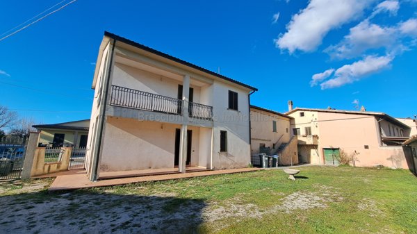 appartamento in vendita a Trevi in zona Picciche