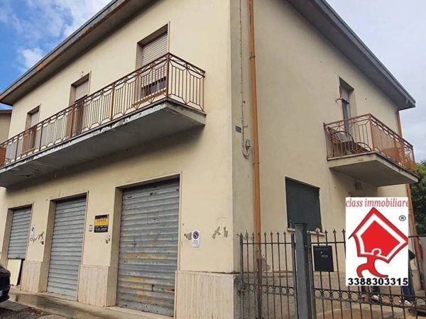 casa indipendente in vendita a Trevi