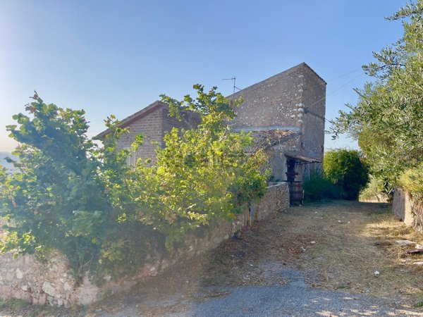 pentavano in vendita a Trevi