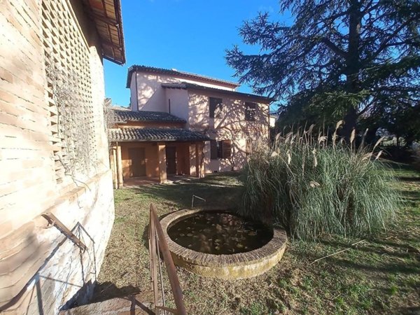casa indipendente in vendita a Trevi