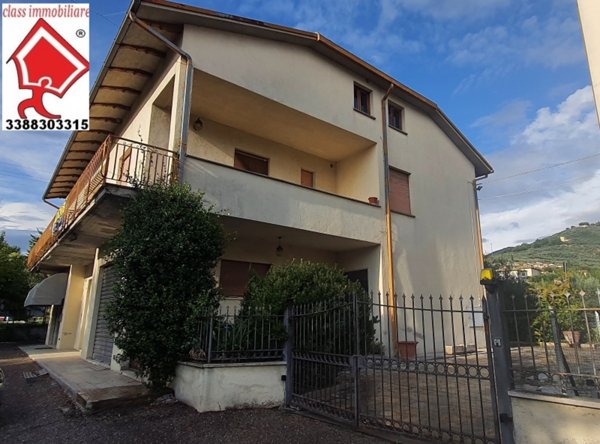 casa indipendente in vendita a Trevi