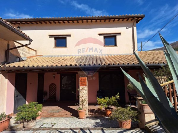 casa indipendente in vendita a Trevi in zona Coste