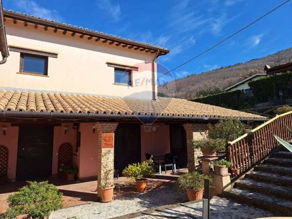 casa indipendente in vendita a Trevi in zona Coste