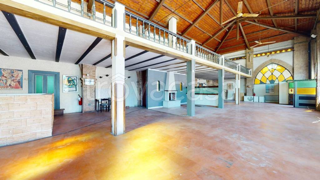 negozio in vendita a Trevi