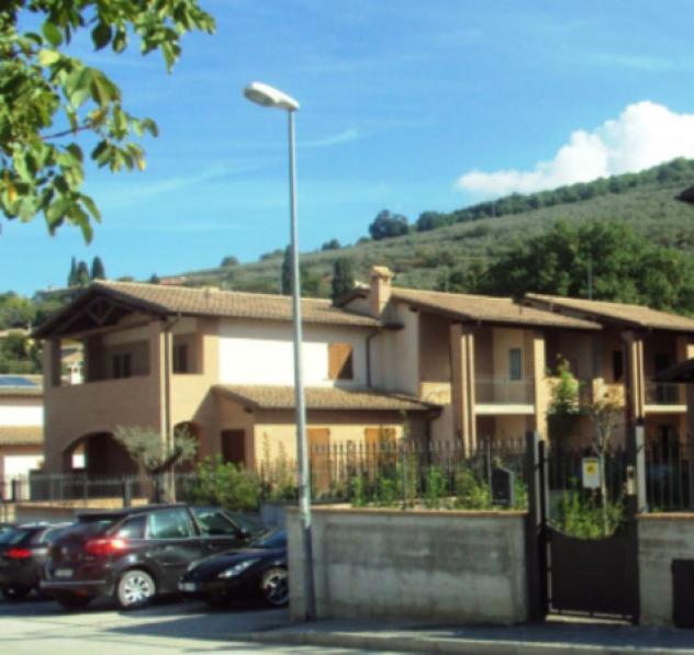 casa indipendente in vendita a Trevi in zona Matigge/Li Celli