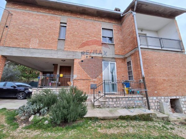 casa indipendente in vendita a Trevi in zona Bovara