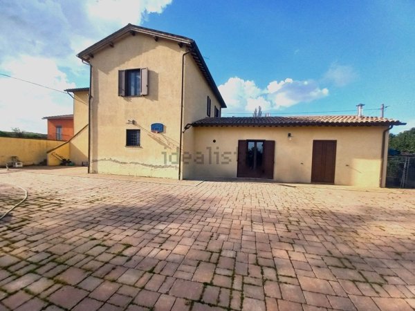 casa indipendente in vendita a Trevi