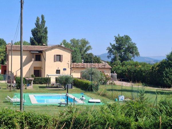 casale in vendita a Trevi