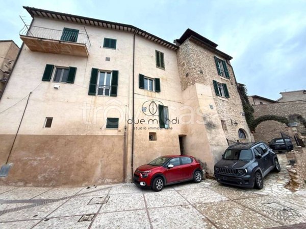 casa indipendente in vendita a Trevi