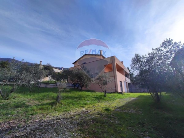 casa indipendente in vendita a Trevi