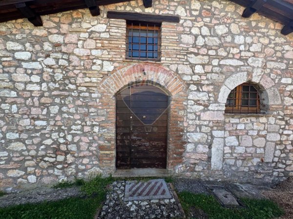 casa indipendente in vendita a Trevi