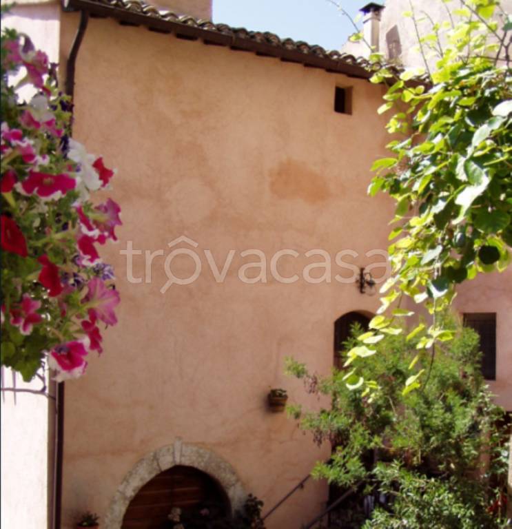 appartamento in vendita a Trevi