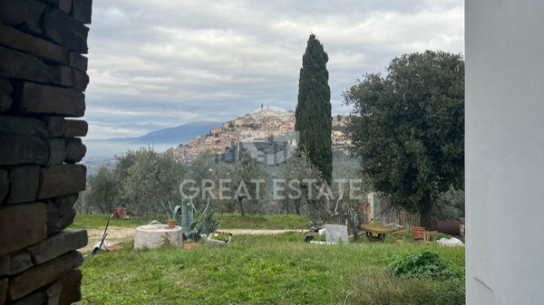 casa indipendente in vendita a Trevi