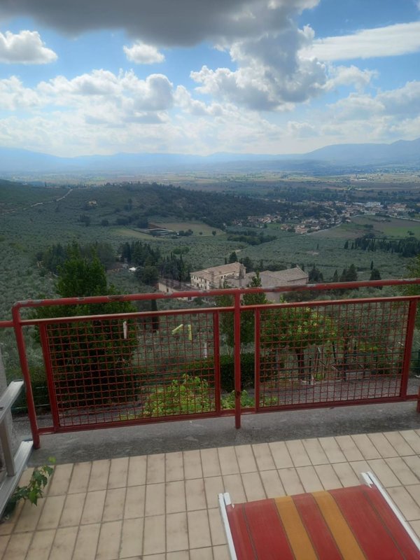 casa indipendente in vendita a Trevi
