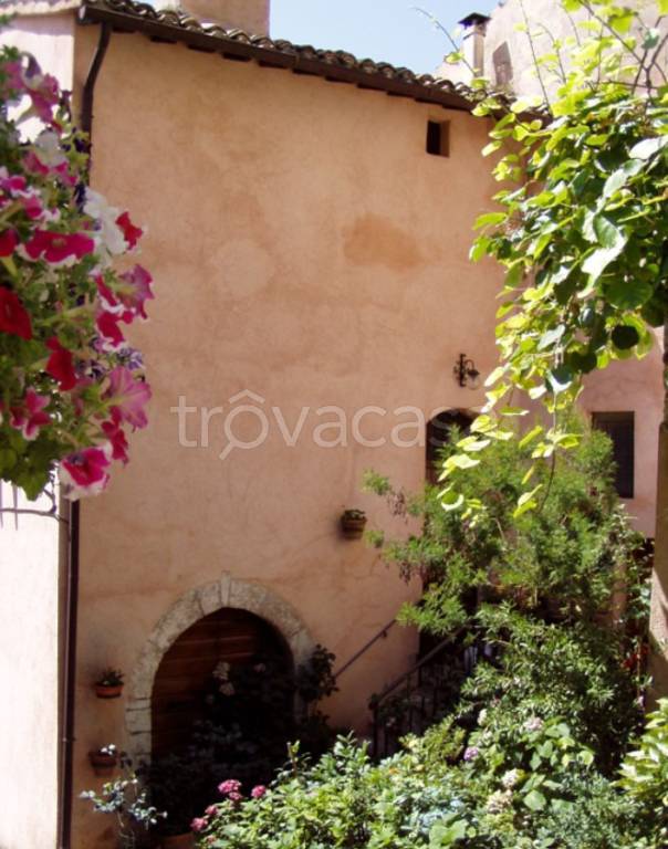 appartamento in vendita a Trevi