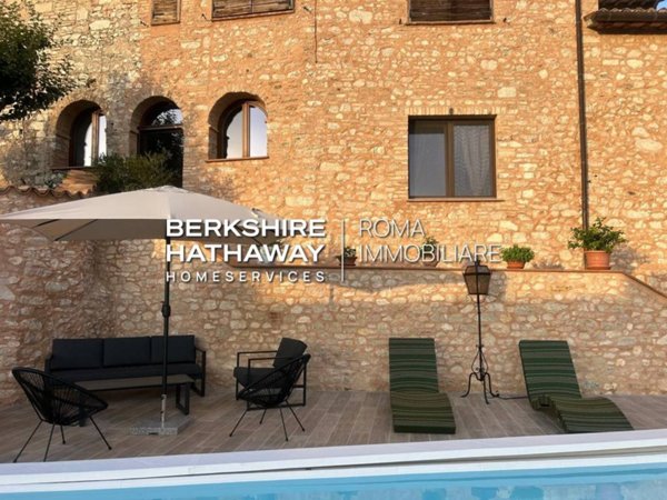 casa indipendente in vendita a Trevi