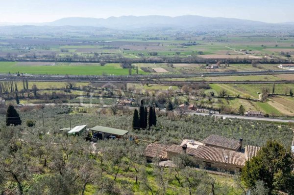 casa indipendente in vendita a Trevi