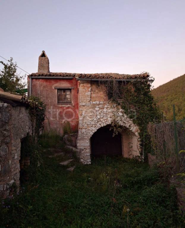 casa indipendente in vendita a Trevi
