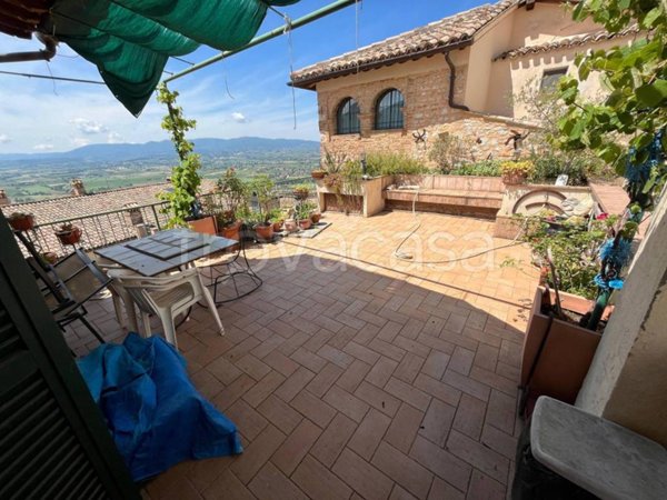 casa indipendente in vendita a Trevi