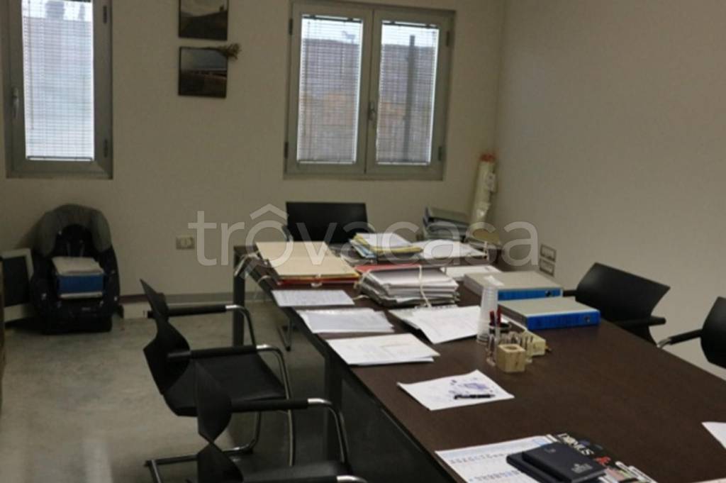 ufficio in vendita a Trevi
