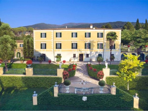 casa indipendente in vendita a Trevi