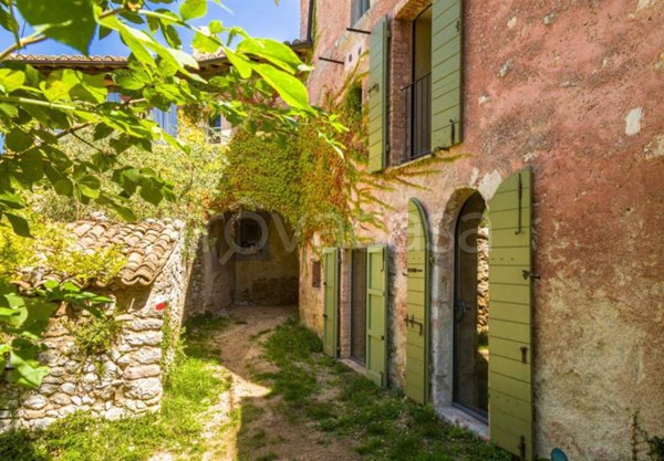 casa indipendente in vendita a Trevi in zona Coste