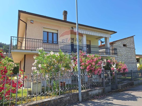 casa indipendente in vendita a Trevi in zona Bovara