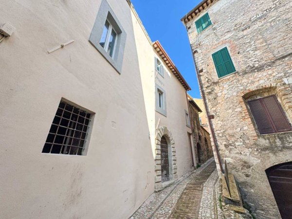 casa indipendente in vendita a Trevi