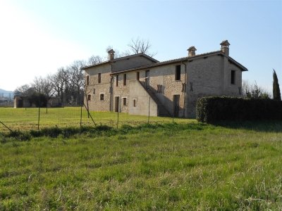 casa indipendente in vendita a Trevi