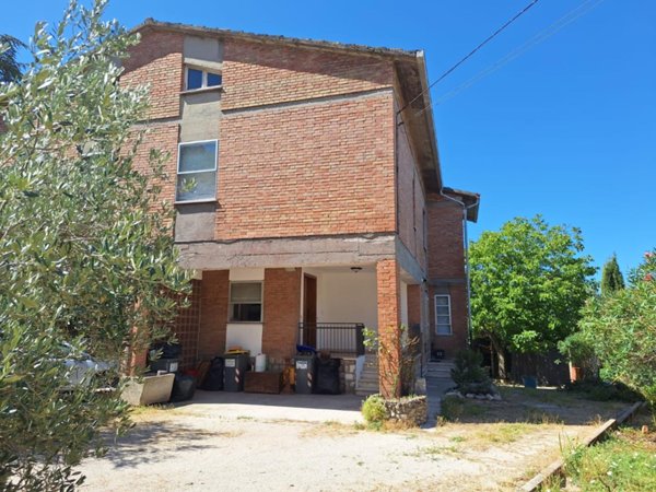 casa indipendente in vendita a Trevi in zona Bovara