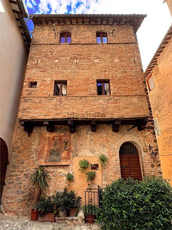 casa indipendente in vendita a Trevi