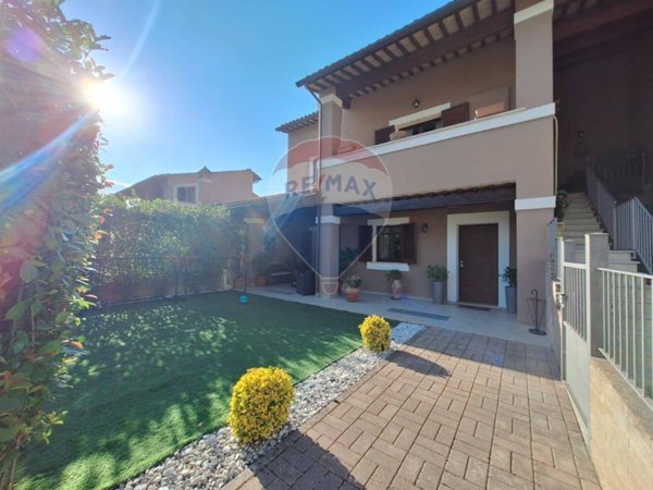 casa indipendente in vendita a Trevi in zona Santa Maria in Valle