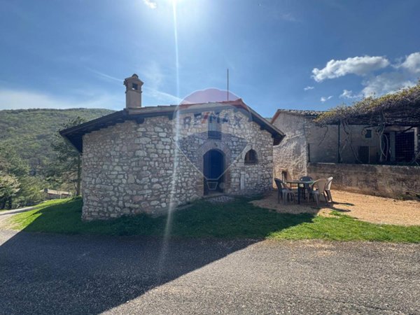 casa indipendente in vendita a Trevi