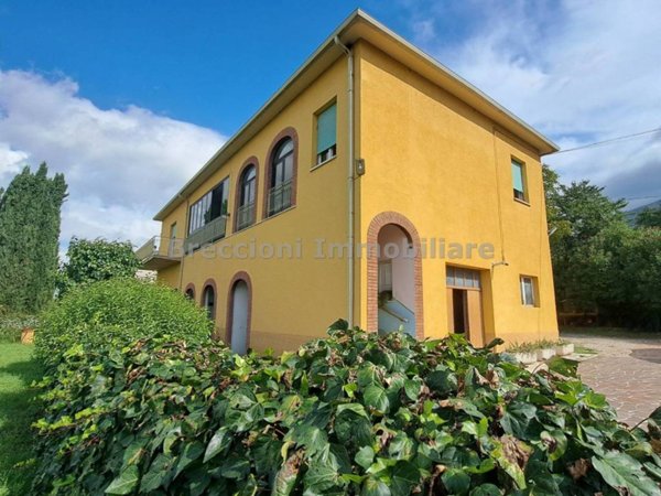 casa indipendente in vendita a Trevi