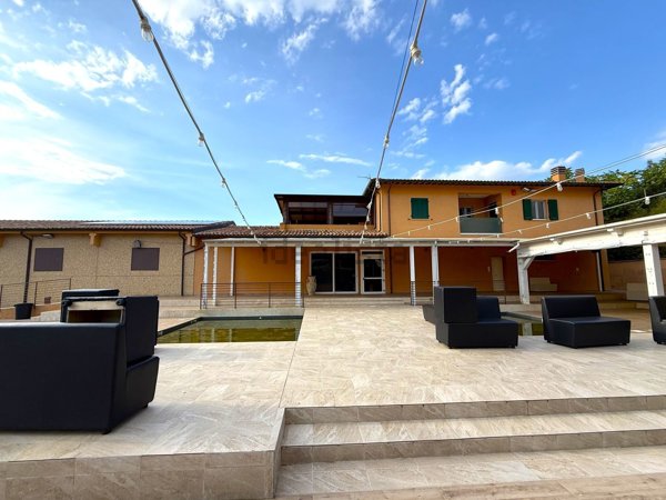 casa indipendente in vendita a Trevi in zona Bovara