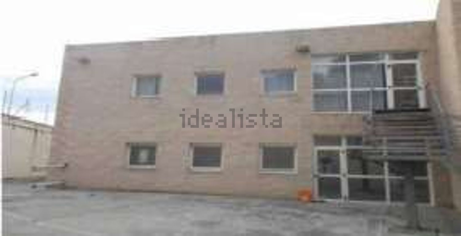 locale di sgombero in vendita a Trevi