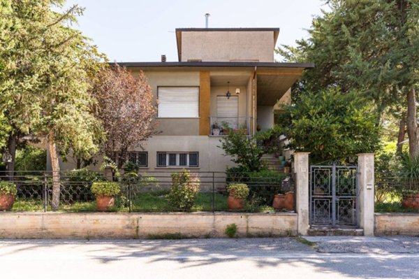 casa indipendente in vendita a Trevi